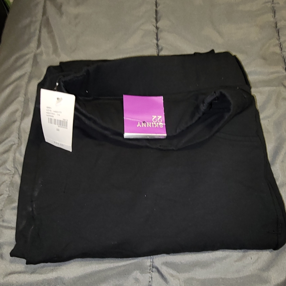 Pants - Picture 2 of 8